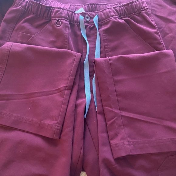 Mens Figs Scrub Set Burgundy XS | Aya Logo - Picture 5 of 6